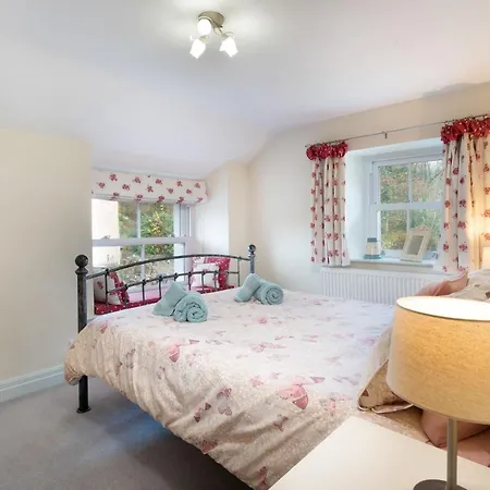 Pinewood - Newby Bridge * Lakeside