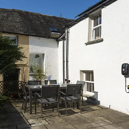 Pinewood - Newby Bridge * Lakeside